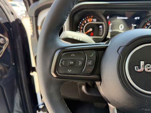 Used 2025 Jeep Wrangler Unlimited Sport AWD/4WD image 22