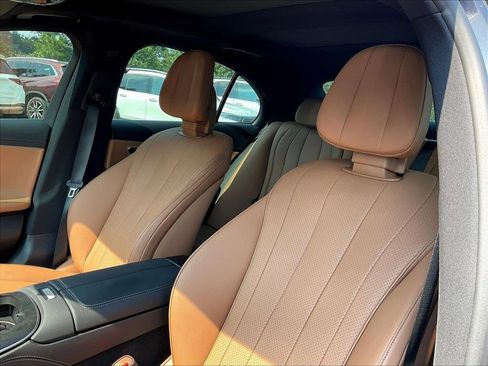 Used 2024 Mercedes-Benz E 350 4MATIC Sedan image 4