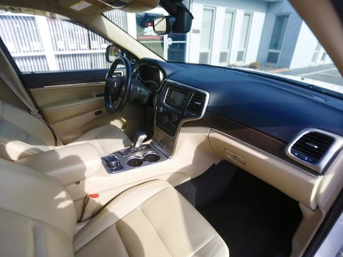 Used 2017 Jeep Grand Cherokee Limited w/ Trailer Tow Group IV image 19