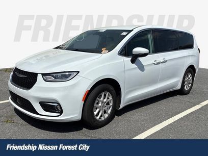 Used 2023 Chrysler Pacifica Touring-L