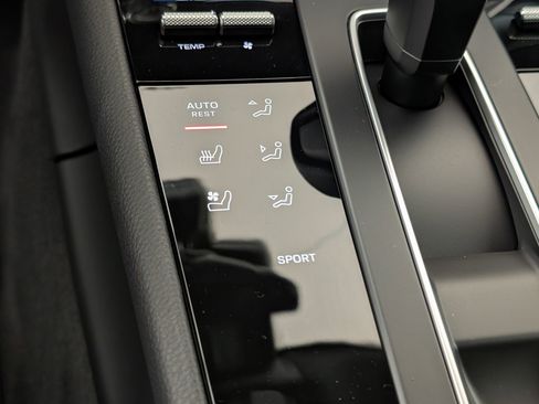 New 2026 Porsche Macan image 25