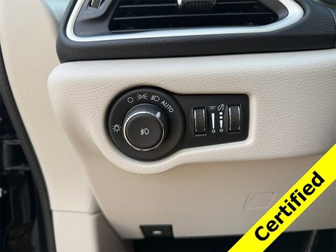 Certified 2024 Chrysler Pacifica Touring-L image 26