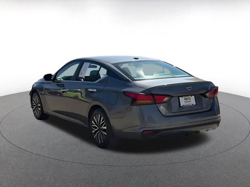 Used 2025 Nissan Altima 2.5 SV image 11