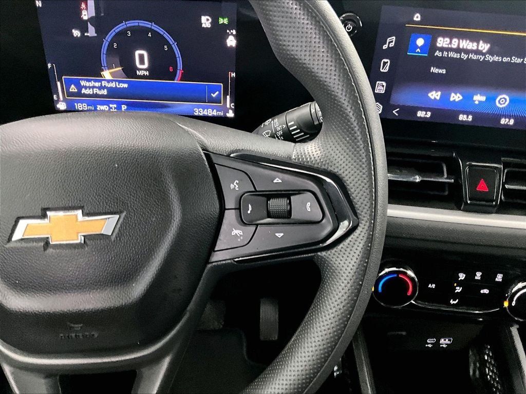 Used 2025 Chevrolet TrailBlazer LT AWD/4WD image 24