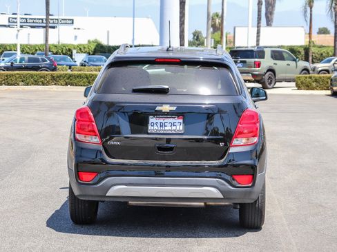 Used 2020 Chevrolet Trax LT w/ LT Convenience Package FWD image 12