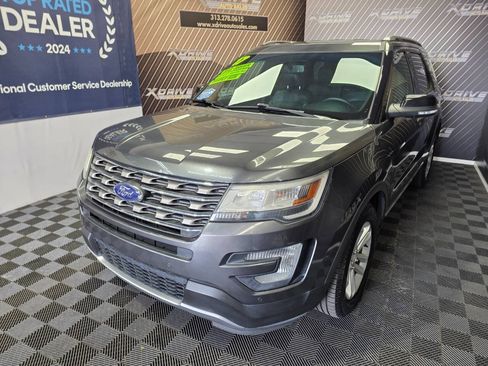 Used 2017 Ford Explorer XLT w/ Equipment Group 202A FWD image 2
