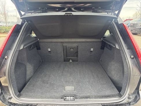 Used 2024 Volvo XC40 B5 Core AWD/4WD image 8