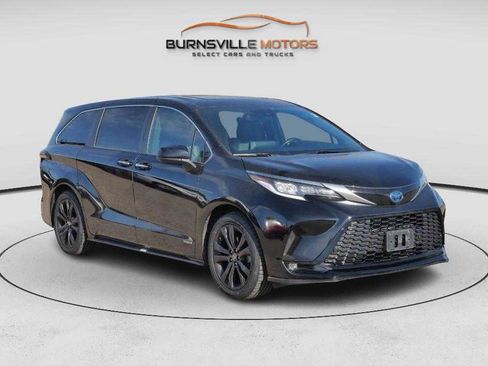 Used 2021 Toyota Sienna XSE image 1