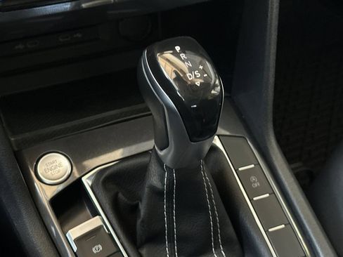 Used 2023 Volkswagen Tiguan SE w/ Panoramic Sunroof Package FWD image 22