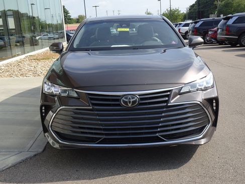 Used 2019 Toyota Avalon XLE w/ Moonroof Package FWD image 7