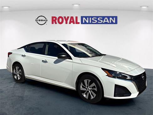 Used 2025 Nissan Altima 2.5 S image 1