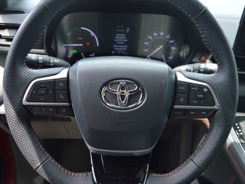 Used 2022 Toyota Sienna XSE FWD image 14