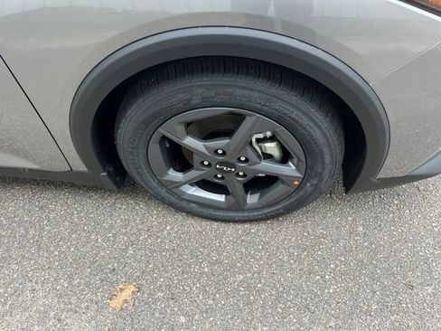 New 2025 Kia K4 LXS image 36