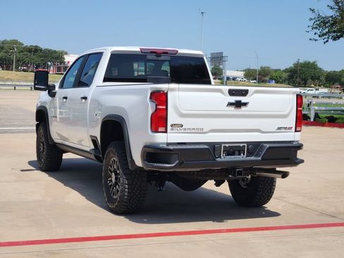 New 2026 Chevrolet Silverado 2500 ZR2 AWD/4WD image 3