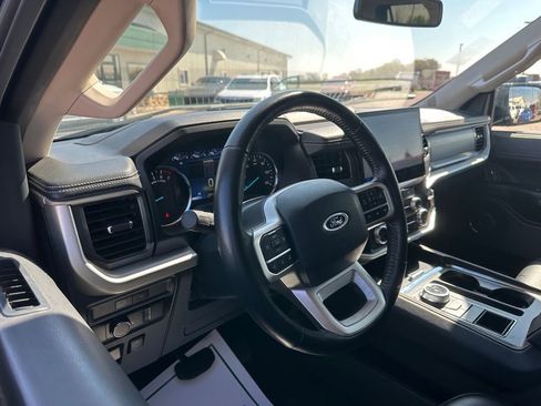 Used 2024 Ford Expedition Max XLT RWD image 2