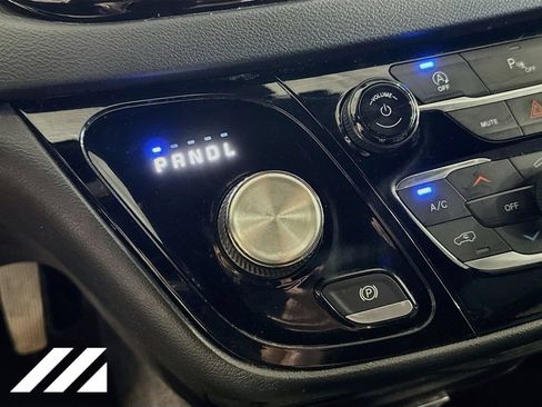 Used 2020 Chrysler Pacifica Touring-L w/ S Appearance Package FWD image 18