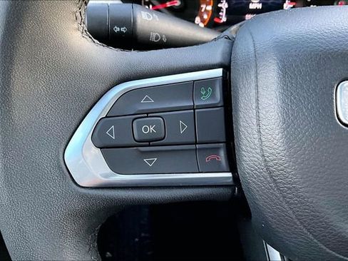 Used 2024 Jeep Compass Latitude image 10