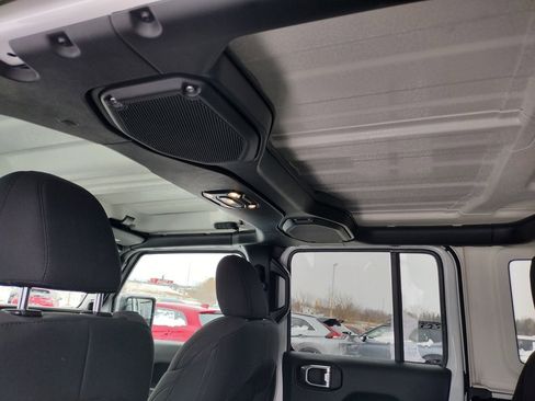 Used 2023 Jeep Wrangler Sahara image 13