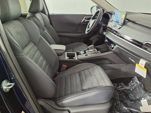 New 2025 Mitsubishi Outlander SE image 9