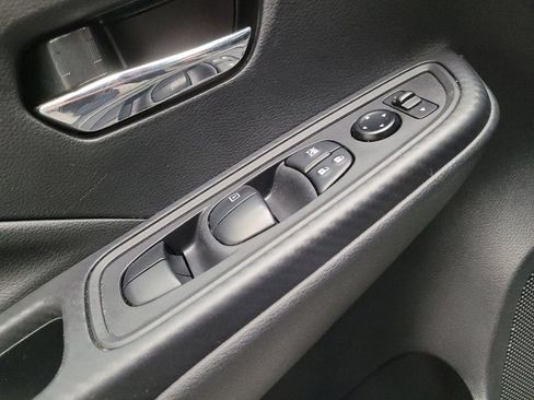 Used 2025 Nissan Versa SV FWD image 27