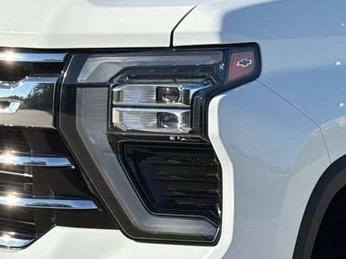 Used 2024 Chevrolet Silverado 2500 LTZ AWD/4WD image 4