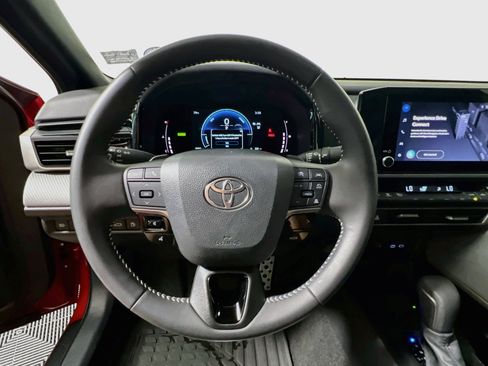 Used 2025 Toyota Camry SE w/ Convenience Package FWD image 17