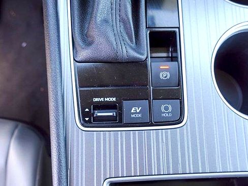 Certified 2025 Toyota Sienna XLE FWD image 18
