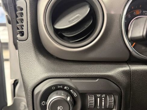 Used 2022 Jeep Wrangler Unlimited Sport AWD/4WD image 25