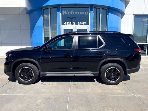 Certified 2025 Honda Pilot TrailSport image 1