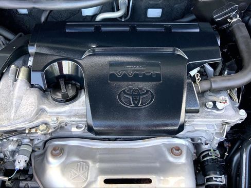 Used 2018 Toyota RAV4 XLE FWD image 32