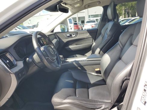 Used 2018 Volvo XC60 T6 Momentum w/ Advanced Package image 12