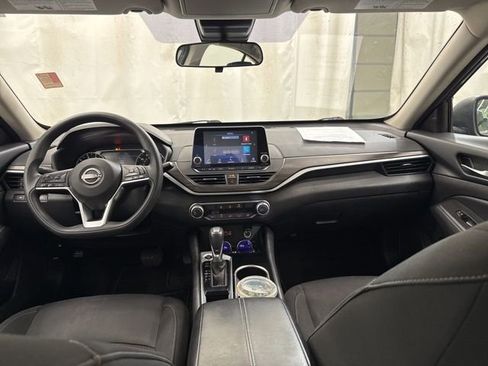 Used 2024 Nissan Altima 2.5 SV FWD image 13