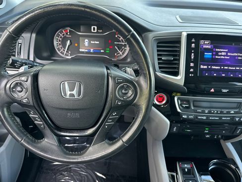 Used 2017 Honda Pilot Touring image 28