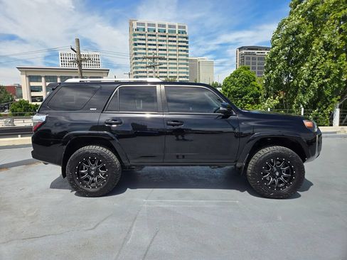Used 2018 Toyota 4Runner SR5 Premium AWD/4WD image 3