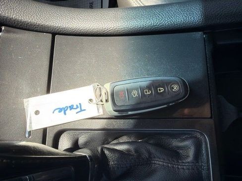 Used 2018 Ford Taurus Limited FWD image 32