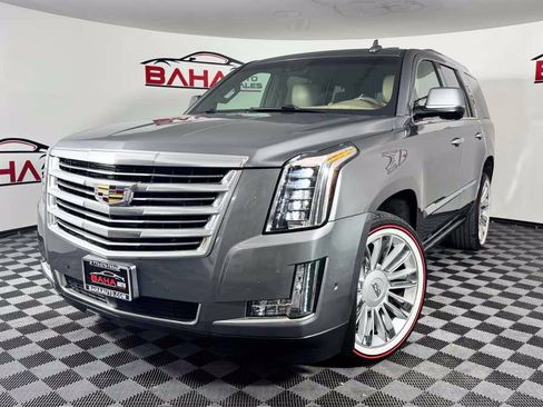 Used 2019 Cadillac Escalade Platinum AWD/4WD image 3