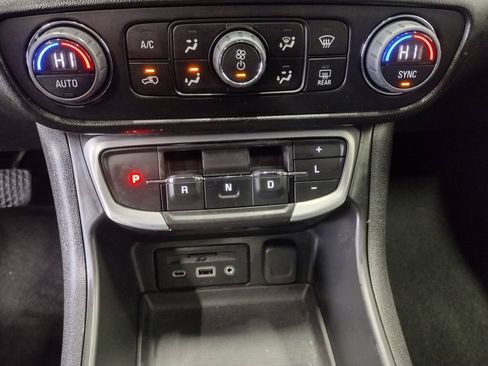 Used 2022 GMC Terrain SLT w/ Infotainment Package II AWD/4WD image 39