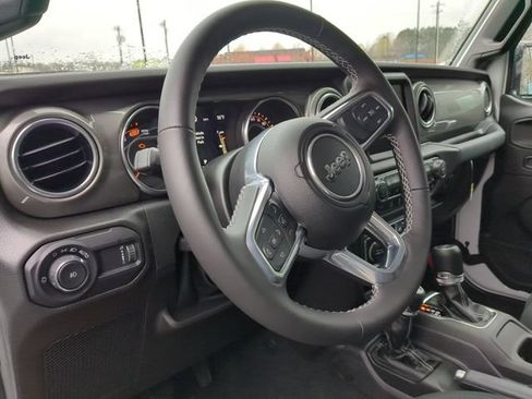 Used 2023 Jeep Wrangler Unlimited Sahara w/ LED Lighting Group AWD/4WD image 23