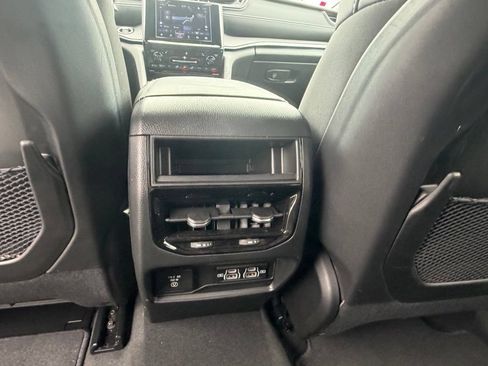 Used 2024 Hyundai Venue SE FWD image 32