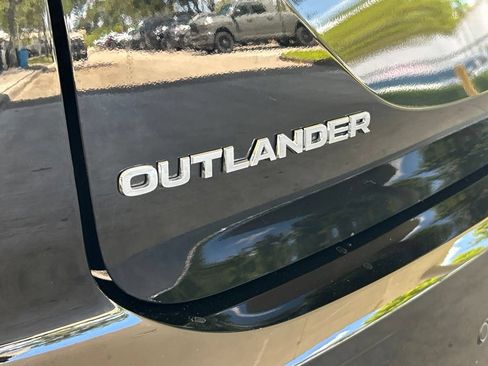 Used 2025 Mitsubishi Outlander ES FWD image 16