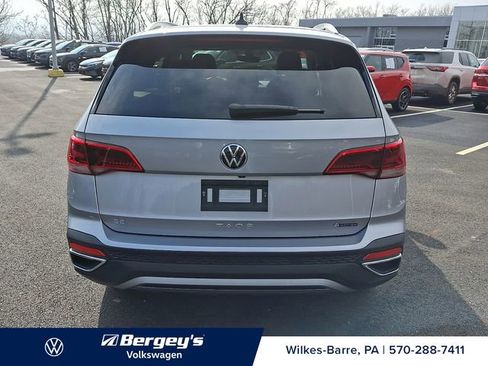 Certified 2023 Volkswagen Taos SE w/ Panoramic Sunroof Package image 6