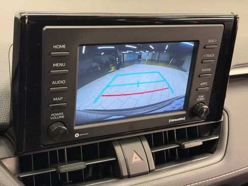 Used 2021 Toyota RAV4 LE AWD/4WD image 19