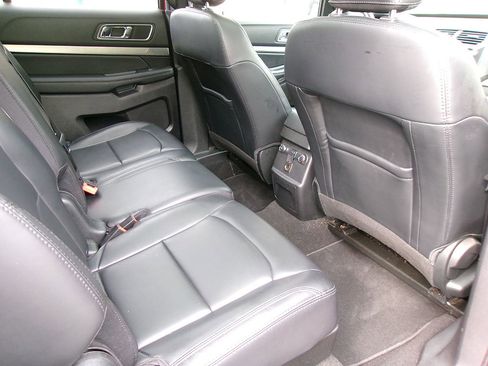 Used 2019 Ford Explorer XLT w/ Equipment Group 202A image 13