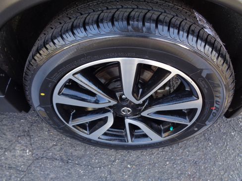 Used 2020 Nissan Rogue SL w/ Premium Package image 27