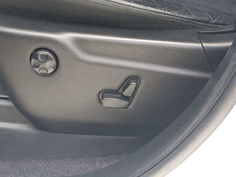 Used 2018 Jeep Grand Cherokee Laredo AWD/4WD image 19