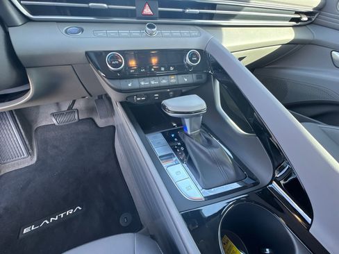 New 2025 Hyundai Elantra SEL image 30