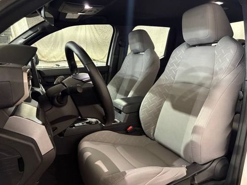 Used 2025 Toyota Tacoma SR5 AWD/4WD image 6