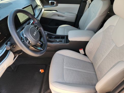 New 2025 Kia Sorento S image 9