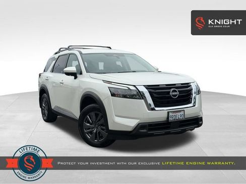 Used 2024 Nissan Pathfinder SV FWD image 1