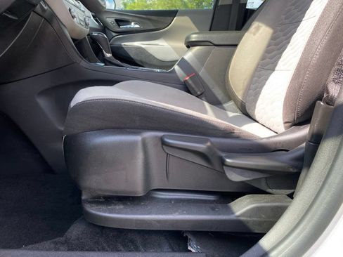 Used 2021 Chevrolet Equinox LS FWD image 25